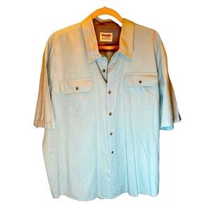Wrangler authentics size 2xL short sleeve shirt in blue with front pockets